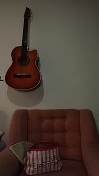 Emma Everett online show from 12-19-25, 02:02