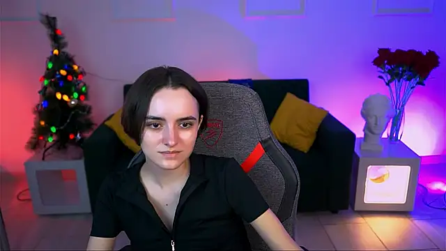 KateWillows online show from 12-14-25, 04:23