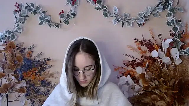 Moon  Lily online show from 12-17-25, 01:06