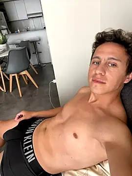 Snapshot of Emanueldickarg chatting on 12-04-25, 06:27 Emanueldickarg online show from 12-04-25, 06:27