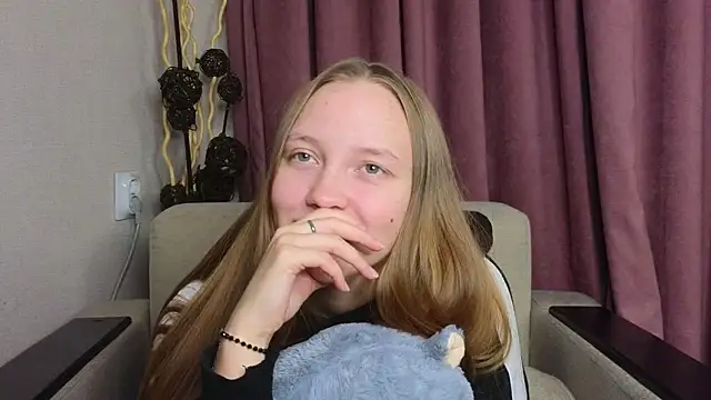 Snapshot of BibiStapler chatting on 12-21-25, 07:10 BibiStapler online show from 12-21-25, 07:10