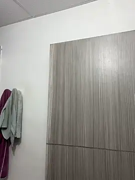 Snapshot of laia_williamss chatting on 12-17-25, 12:44 laia williamss online show from 12-17-25, 12:44