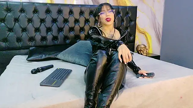 MilaDeRoux online show from 03-26-26, 04:29