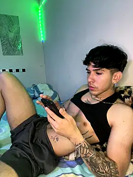 wil hot online show from 12-15-25, 04:00