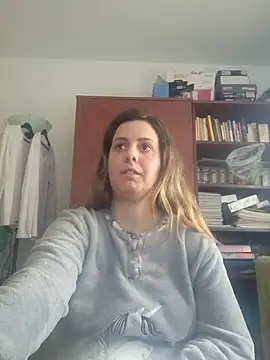 Snapshot of Sareyxon chatting on 12-18-25, 10:21 Sareyxon online show from 12-18-25, 10:21