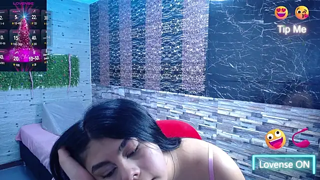 Snapshot of emma_petit07 chatting on 12-13-25, 07:53 emma petit07 online show from 12-13-25, 07:53