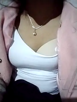 Snapshot of iam-eli chatting on 12-17-25, 11:44 iam-eli online show from 12-17-25, 11:44