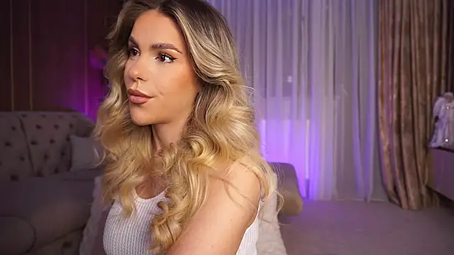 Snapshot of ChloeVelvetx chatting on 12-04-25, 10:07 ChloeVelvetx online show from 12-04-25, 10:07