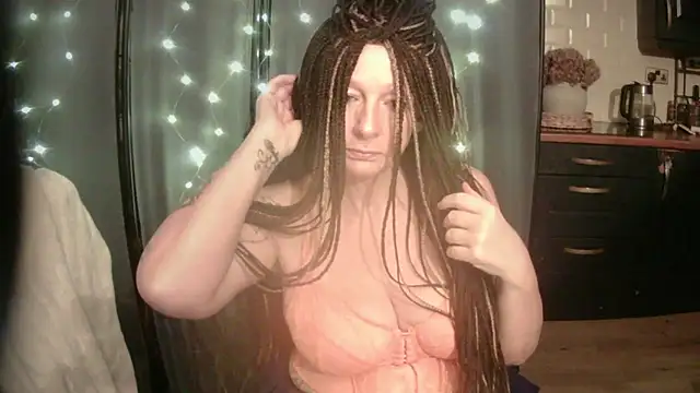 Snapshot of pixxiexo chatting on 01-08-26, 12:57 pixxiexo online show from 01-08-26, 12:57