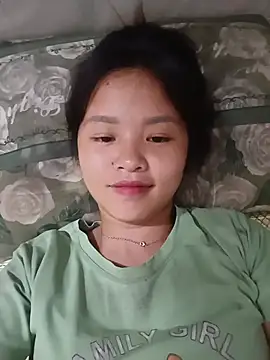 Snapshot of Pretty-haert chatting on 05-28-26, 04:15 Pretty-haert online show from 05-28-26, 04:15