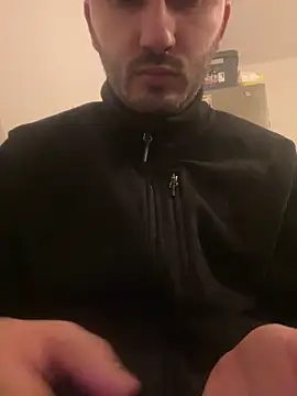 Snapshot of grosqueue3838 chatting on 12-16-25, 05:34 grosqueue3838 online show from 12-16-25, 05:34