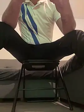 Snapshot of grosqueue3838 chatting on 12-16-25, 08:47 grosqueue3838 online show from 12-16-25, 08:47