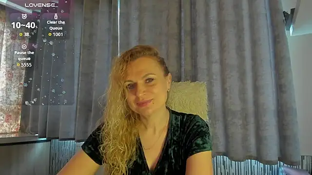Snapshot of LanaLight_x chatting on 05-22-26, 04:08 LanaLight x online show from 05-22-26, 04:08