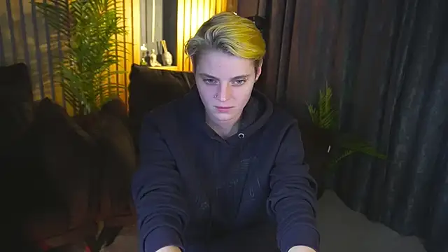 Snapshot of RoxyFlamee chatting on 12-03-25, 01:42 RoxyFlamee online show from 12-03-25, 01:42