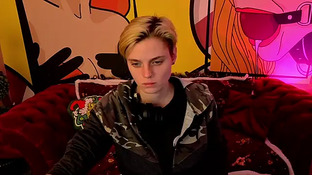 Snapshot of RoxyFlamee chatting on 12-15-25, 01:37 RoxyFlamee online show from 12-15-25, 01:37