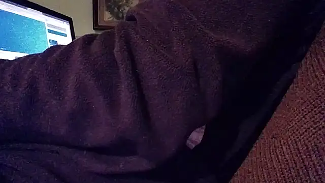 Snapshot of gatitachula93 chatting on 12-17-25, 08:04 gatitachula93 online show from 12-17-25, 08:04