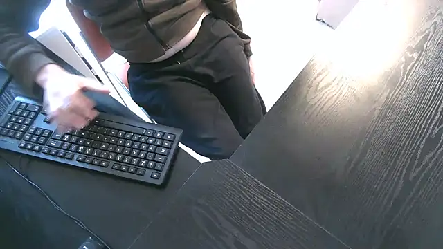 Snapshot of TRESBONNEBITE chatting on 12-21-25, 02:02 TRESBONNEBITE online show from 12-21-25, 02:02