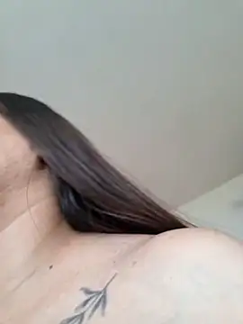 Snapshot of adele_69 chatting on 12-17-25, 05:08 adele 69 online show from 12-17-25, 05:08