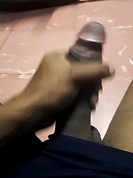 Snapshot of Cubanito-9-8 chatting on 12-21-25, 04:41 Cubanito-9-8 online show from 12-21-25, 04:41