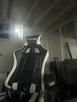 DkAuxier1 online show from 12-15-25, 06:56