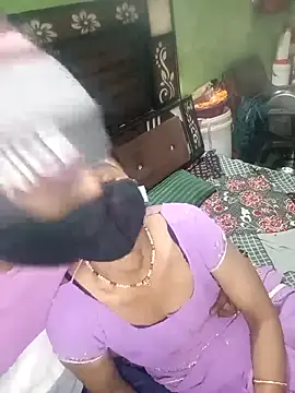 Snapshot of Soniya_089 chatting on 12-15-25, 06:06 Soniya 089 online show from 12-15-25, 06:06