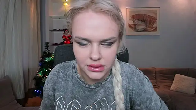 Snapshot of KamillaJei chatting on 12-23-25, 06:22 KamillaJei online show from 12-23-25, 06:22