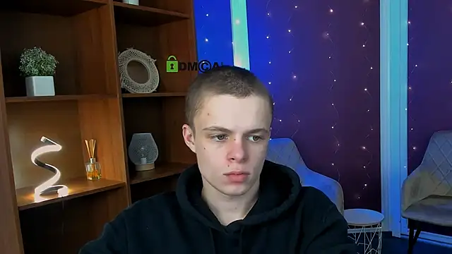 Snapshot of veldi_to chatting on 12-15-25, 02:32 veldi to online show from 12-15-25, 02:32