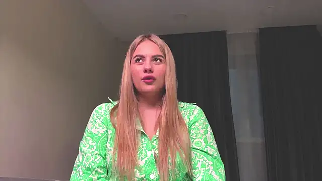 Snapshot of ShirlStyer chatting on 12-04-25, 01:53 ShirlStyer online show from 12-04-25, 01:53