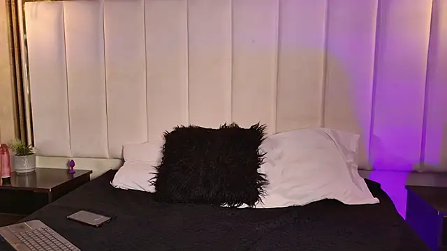 Snapshot of HannyJones chatting on 12-22-25, 12:46 HannyJones online show from 12-22-25, 12:46