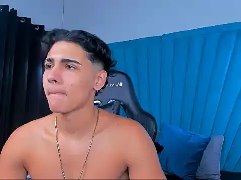 Snapshot of chris_de_la_fonde chatting on 02-13-26, 05:20 chris de la fonde online show from 02-13-26, 05:20