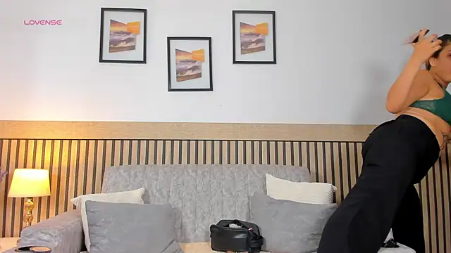 Snapshot of Zara_Wolf_ chatting on 03-12-26, 08:31 Zara Wolf online show from 03-12-26, 08:31