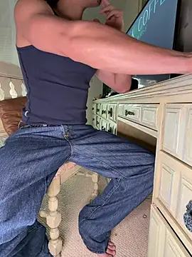 Snapshot of lionel66878 chatting on 12-17-25, 08:37 lionel66878 online show from 12-17-25, 08:37