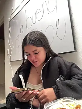 Camila Duarte2 online show from 12-17-25, 01:28