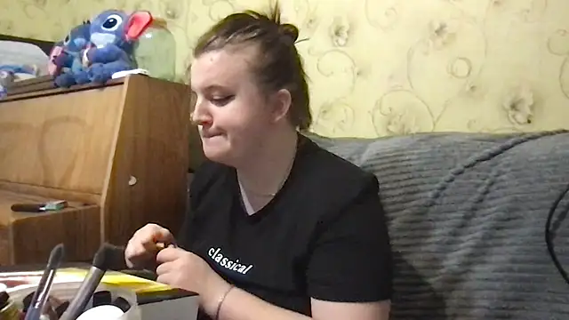 Snapshot of KrisToday chatting on 12-16-25, 02:11 KrisToday online show from 12-16-25, 02:11