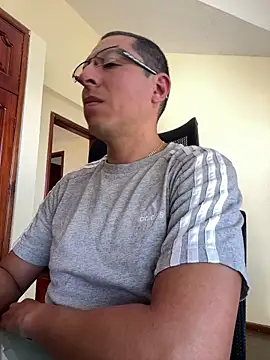 Snapshot of Tu_Principe_Azul36 chatting on 06-17-26, 01:34 Tu Principe Azul36 online show from 06-17-26, 01:34