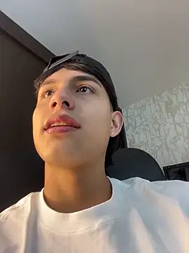 Snapshot of Lander_Cruz chatting on 12-16-25, 07:52 Lander Cruz online show from 12-16-25, 07:52