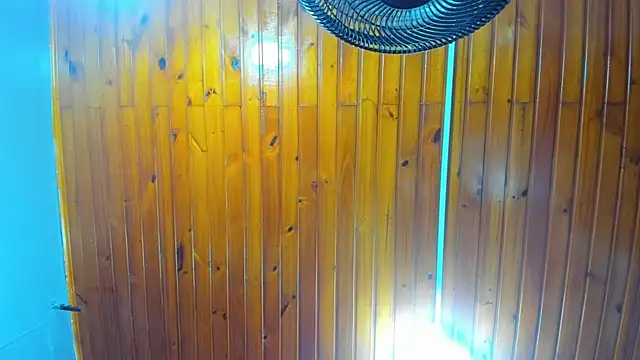 Snapshot of exxxtrabigboobs chatting on 12-17-25, 01:11 exxxtrabigboobs online show from 12-17-25, 01:11