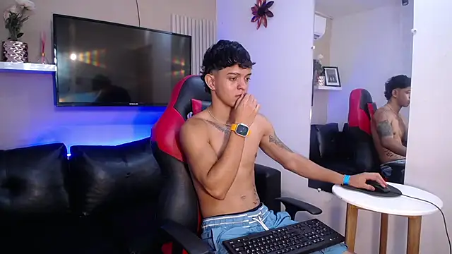 Snapshot of noah_cole_ chatting on 12-19-25, 12:17 noah cole online show from 12-19-25, 12:17