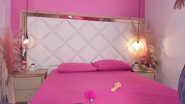 Snapshot of KeylaDolse chatting on 12-15-25, 06:01 KeylaDolse online show from 12-15-25, 06:01