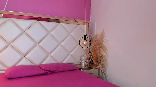 Snapshot of KeylaDolse chatting on 12-16-25, 04:34 KeylaDolse online show from 12-16-25, 04:34