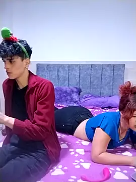 Snapshot of hottie_couplee chatting on 12-14-25, 01:00 hottie couplee online show from 12-14-25, 01:00