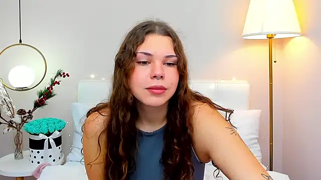 Snapshot of MartaRey chatting on 12-18-25, 06:30 MartaRey online show from 12-18-25, 06:30