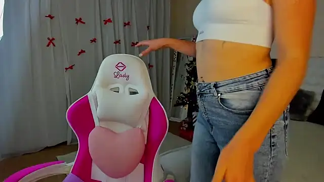 Snapshot of KiraNeeww chatting on 12-18-25, 06:41 KiraNeeww online show from 12-18-25, 06:41