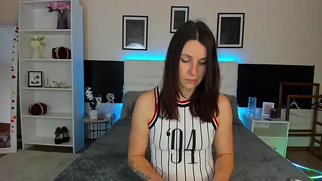 Snapshot of KiraNeeww chatting on 02-05-26, 07:02 KiraNeeww online show from 02-05-26, 07:02