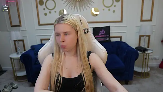 Snapshot of Dana_baby chatting on 03-12-26, 03:51 Dana baby online show from 03-12-26, 03:51