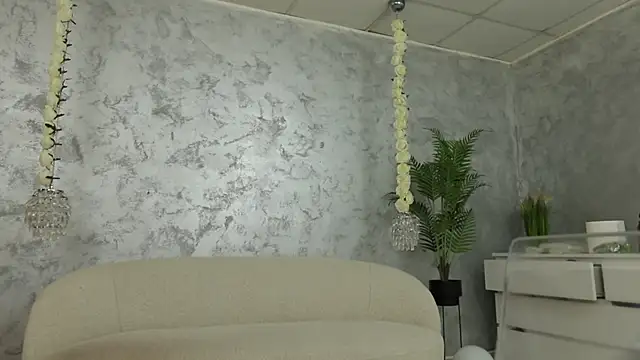 SilviaVanda online show from 06-19-26, 06:07