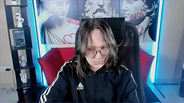 Snapshot of Sylvia_Reed chatting on 12-14-25, 07:36 Sylvia Reed online show from 12-14-25, 07:36