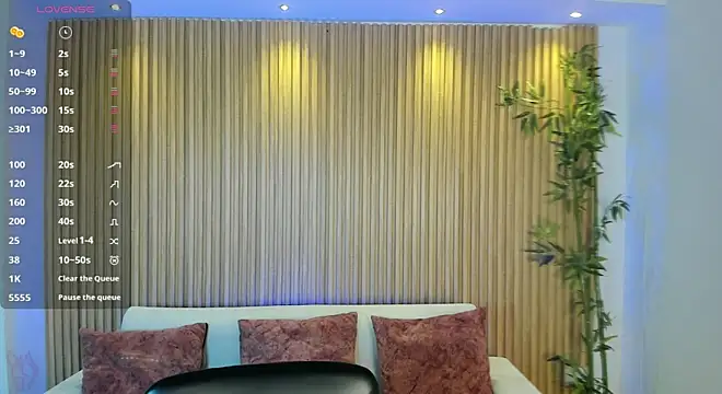 TiffanyHoustton online show from 04-11-26, 12:42