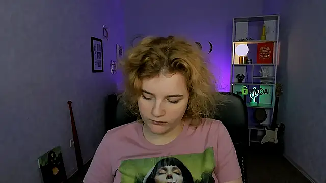 Snapshot of lolli_popsi chatting on 12-19-25, 04:25 lolli popsi online show from 12-19-25, 04:25