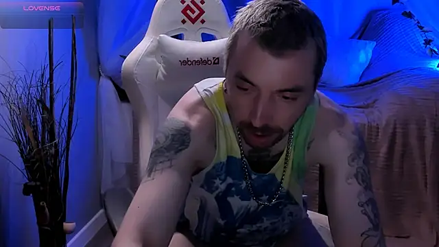 Snapshot of shaun_white chatting on 12-14-25, 11:04 shaun white online show from 12-14-25, 11:04